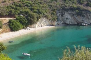 Ai-Giannakis-beach-Parga